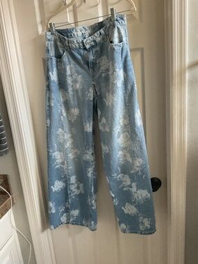 Wide leg jeans with flower print